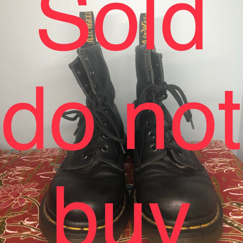 SOLD DO NOT BUY Dr Martens 1460 size 8